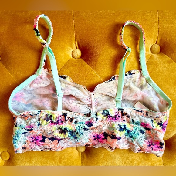 Victoria’s Secret PINK Tropical Floral Bralette - Picture 3 of 3